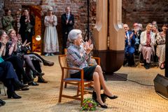 I Koldinghus’ Ruinsal var der talks, musik og taler – blandt andet ved kunstnerne Bjørn Nørgaard og Kirstine Roepstorff, hvis værker efterfølgende kunne opleves i udstillingen.