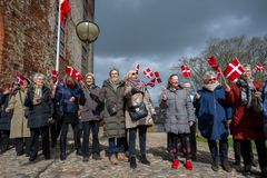 Prinsesse Benedikte blev modtaget foran slottet af frivillige fra Koldinghus.
