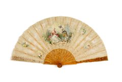 Ved dronning Alexandrine bryllup i 1898 modtager hun denne fornemme pragtvifte med sit monogram på. Gaven er en brudegave fra det engelske tronfølgerpar.