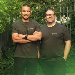 AI-startup'en Propane har rejst 8,6 mio. kr. i preseed-runde. Bag virksomheden står serieiværksætterne John Acosta, CTO (tv) og Dennis Green-Lieber, CEO.