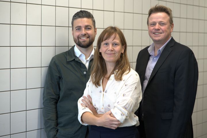 EIFO og Novo Holdings investerer i MATR Foods, der skal opskalere produktion og indtage nye markeder. Fra venstre: Lasse Truels Köhler, EIFO, Randi Wahlsten, MATR Foods og Thomas Grotkjær, Novo Holdings.