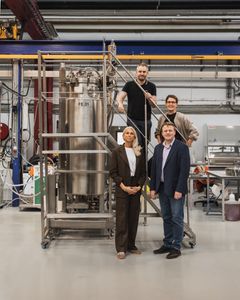 Øverst fra venstre: Chromologics CTO Anders Ødum og CEO Gerit Tolborg. Nederst fra venstre: Sara Sande, Partner i EIFOs grønne investeringsteam og Thomas Grotkjær fra Novo Holdings Planetary Health Investments.