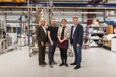 Fra venstre Sara Sande fra EIFO, Chromologics CTO Anders Ødum og CEO Gerit Tolborg, og Thomas Grotkjær fra Novo Holdings.