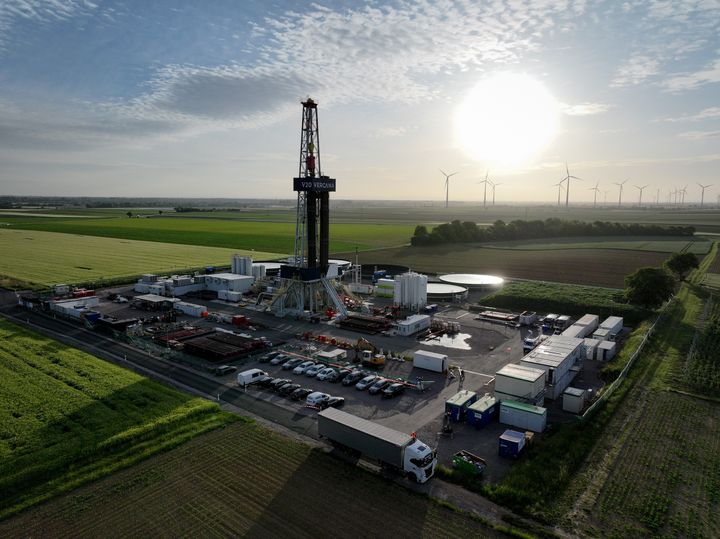 Foto af Vulcan Energy's boreanlæg ved Schleidberg-brønden ved Landau i det sydvestlige Tyskland.