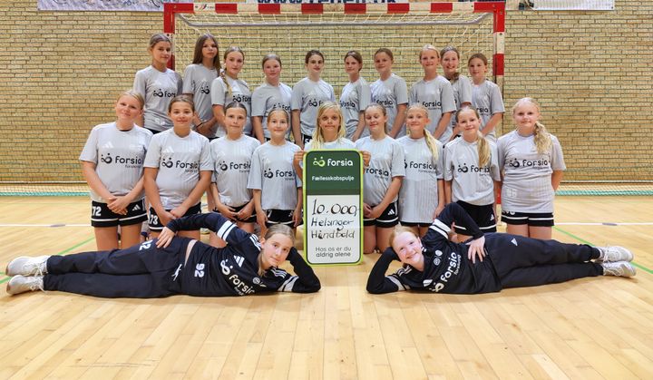 Helsingør Håndbold U13 modtager 10.000 kr. til nye træningsdragter