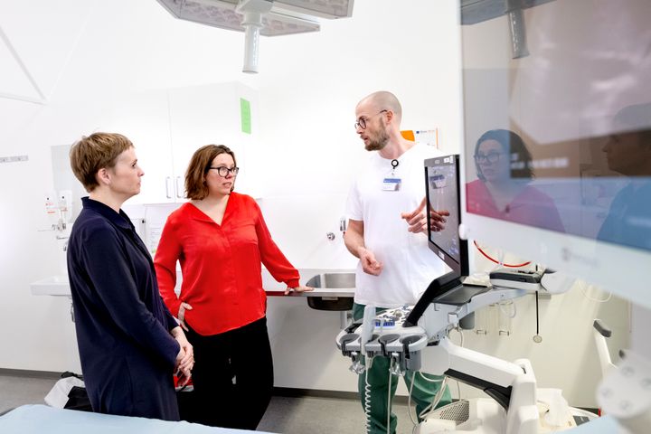AI-modeller til analyse af ultralydsbilleder fra spinout-virksomheden Prenaital kan afsløre op til 35 procent flere risikograviditeter. Fra venstre: CEO og stifter af Prenaital Tanja Danner, professor på DTU og medstifter Aasa Feragen og overlæge på Rigshospitalet og medstifter Martin G. Tolsgaard.