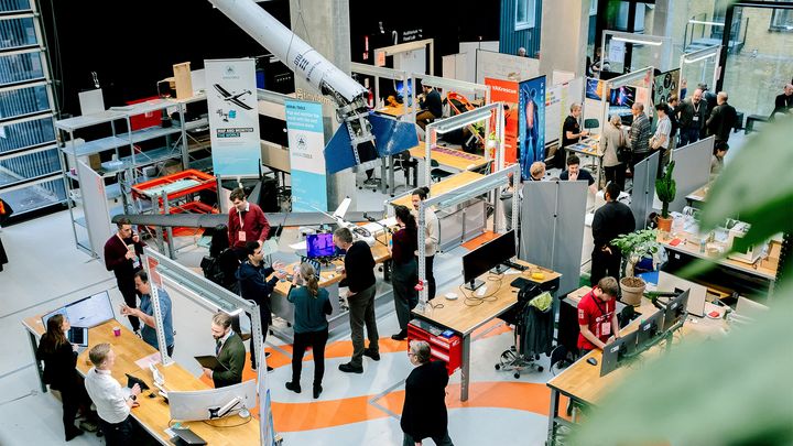 Startups til DTU Startup Day 2024. De viste startups har ikke forbindelse til den nye aftale. Foto: Bax Lindhardt.
