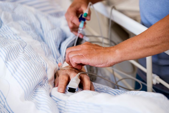 Hospitalsenhed Midt og VIA University College nedlægger det fælles Center for Forskning i Sundhed og Sygepleje men vil fortsat have et tæt samarbejde om både forskning og uddannelse.