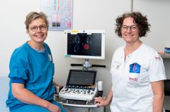 På billedet ses Dorthe Svenstrup (til venstre) sammen med projektsygeplejerske Helle Mark Mogensen, som har spillet en central rolle i forskningsprojektet Future Patient og blandt andet været patienternes livline på hospitalet.