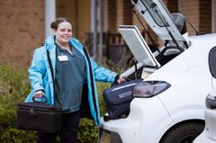 Akutteamet kører ud til borgere, der modtager hospitalsbehandling i eget hjem.