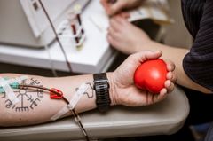 Plasmadonorer kan blive tappet for plasma hver 14. dag, hvilket er meget oftere end bloddonorer. Kroppen kan sagtens kan undvære plasma, da den hurtigt producerer nyt hos sunde og raske personer.