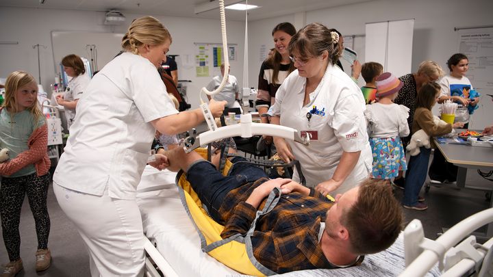 Mere end 1.000 børn og voksne besøgte Regionshospitalet Randers til Åbent Hospital. Foto: Helle Brandstrup Larsen