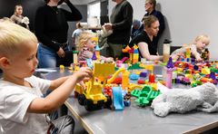 Børn blev inviteret til at bygge et hospital i lego.