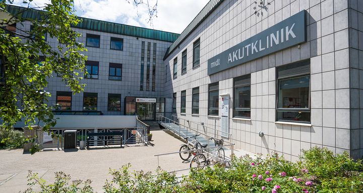 Billedet viser indgangspartiet til akutklinikken i Grenaa Sundhedshus