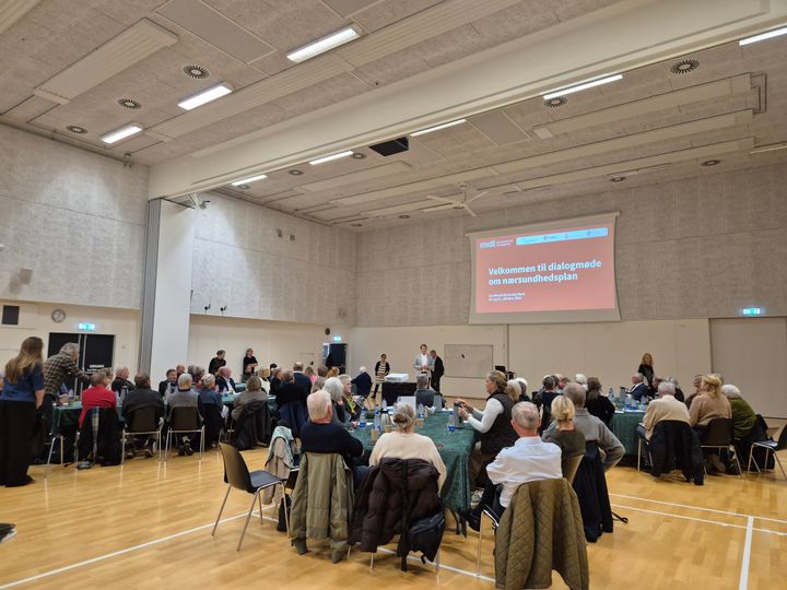 Borgere er samlet til et dialogmøde i Kolind