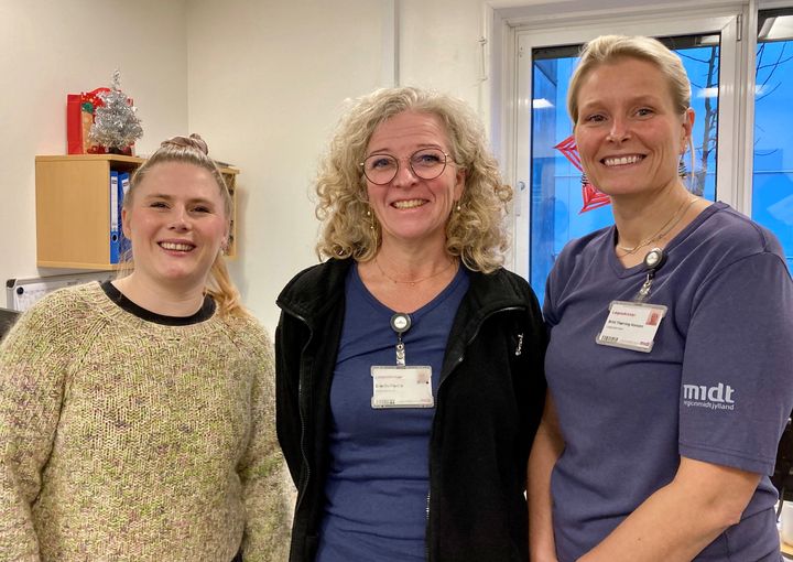 Fra venstre mod højre er det Lisette, Camilla og Britt, som udgør booking-teamet i Endoskopien under Kirurgi.