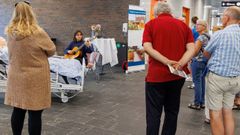 Gæster til Åbent Hospital på Regionshospitalet Gødstrup får en smagsprøve på levende musik for intensivpatienter.