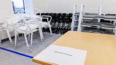 Hver kommune har sit område med hjælpemidler i det fælles depot, markeret med skilt. Foto: Søren Braad Andersen.