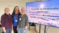 Susan Bjerrum, hjerneskadekoordinator i Struer Kommune, (i midten) og Bitten Wang Lisby, sygeplejerske på Neurologi, Regionshospitalet Gødstrup (til højre) står her sammen med Lene Moustsen, der er hjerneskadekoordinator i Holstebro Kommune og med som føl til undervisningen.