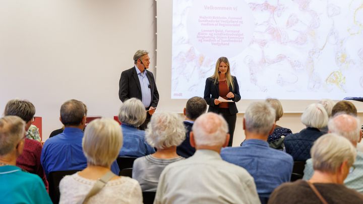Lennart Qvist (C), medlem af Sundhedsråd Vestjylland og byrådsmedlem i Ringkøbing-Skjern Kommune og Majbritt Birkholm (DF), formand for Sundhedsråd Vestjylland deltog begge i borgermødet i Ringkøbing.