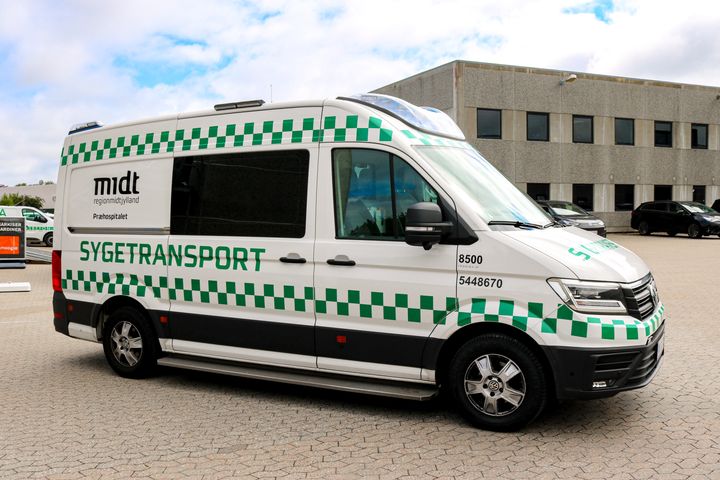 Skiftet vil også give mindre ventetid for patienterne, da sygetransporterne ofte er hurtigere at få fat på og ikke bliver omdisponeret til mere hastende opgaver.