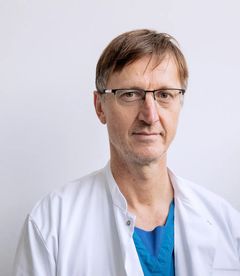 Overlæge, professor og ph.d. Evald Høj Christiansen, Hjertesygdomme på Aarhus Universitetshospital og Institut for Klinisk Medicin på Aarhus Universitet.