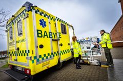 Den Neonatale Transportordning i Region Midtjylland er et velfungerende samarbejde mellem regionshospitalerne, Præhospitalet og Aarhus Universitetshospital, hvor et højt specialiseret transporthold fra Nyfødt Intensiv Afsnit står klar til at rykke ud til kritisk syge børn under tre måneder på regionshospitalerne.