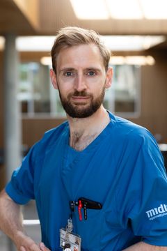 – Vi ser en sammenhæng mellem, hvordan børn bruger deres døgn, og hvordan de trives. De børn, der følger anbefalingerne for bevægelse, skærmtid og søvn, har i gennemsnit en bedre trivsel, også når vi følger børnene over flere år, siger Rasmus Møller Jørgensen, læge og ph.d. ved Steno Diabetes Center Aarhus og Institut for Klinisk Medicin, Aarhus Universitet.