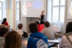Eleverne undervises i fedt og fedtvævets betydning for kroppen.
