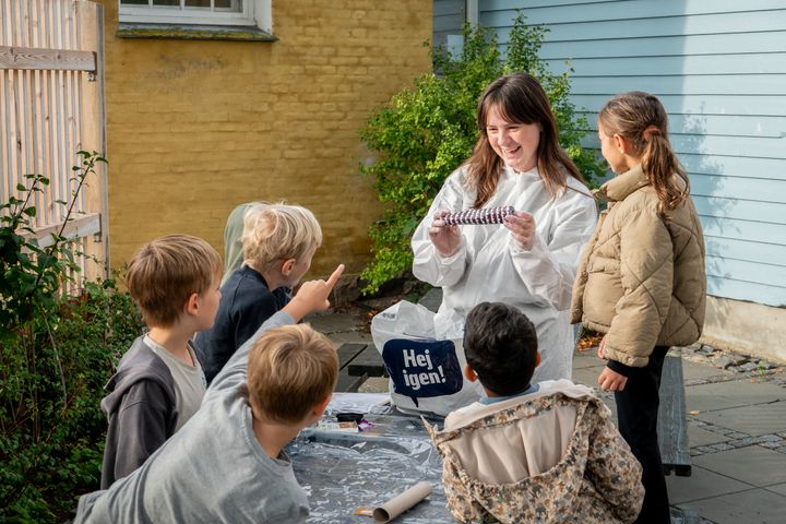 Laura Torp Westh er affaldsdetektiv sammen med 1. klasse på Engelsborgskolen