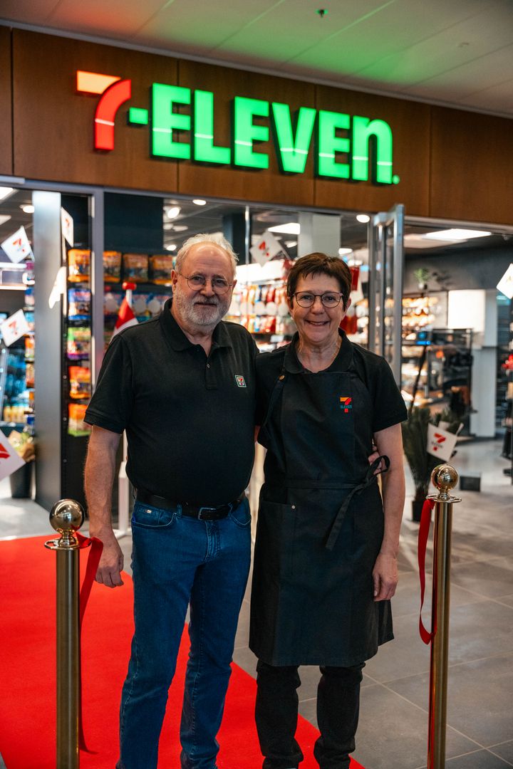På billedet: Kai og Susie Mandrup. Kai er franchisetager, og Susie er butikschef for den nye butik.