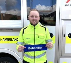 Andreas, som tidligere blev udlært i et byggemarked, har nu opnået sit svendebrev som ambulancebehandler og er tilknyttet PreMeds base i Fjerritslev.