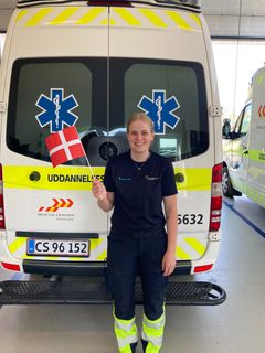Louise fik 1. maj sit svendebrev som ambulancebehandler.