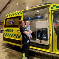 Lige nu er Julie gravid med sit andet barn og arbejder derfor ikke som ambulancehandler.