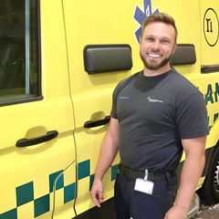 Kasper er mentor for ambulancebehandlerelever hos PreMed. Med tiden håber han på også at få muligheden for at blive instruktør.