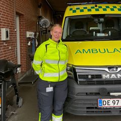 Frida Fyllgraff er 23 år. Hun har god erfaring med at arbejde med mennesker fra jobs hos Fårup Sommerland, i hjemmeplejen i Jammerbugt Kommune og senest i patienttransporten i Aalborg.