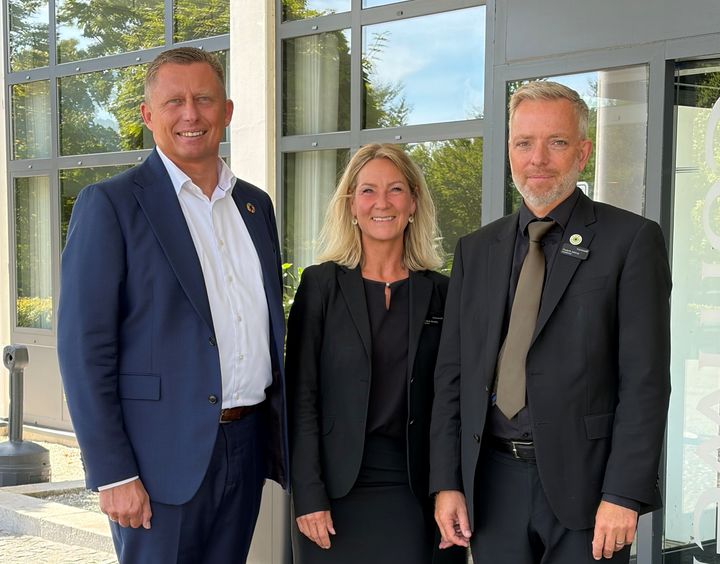 CEO Peter Schelde sammen med hoteldirektørerne Anne-Beth Madsby og Frederik Jelstrup fra Comwell Hotels