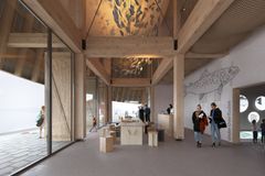 Kyst- og Lystfiskercenteret i Assens vil blive opført som en kompakt træbygning med en beskyttende skærm af tegl og biogene materialer.