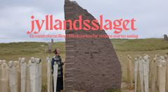 Mindeparken for Jyllandsslaget ligger direkte ud til Nordsøen på den jyske vestkyst. I forestillingen Jyllandsslaget bliver landskabet, historien og de personlige fortællinger fra søslaget i 1916 vævet sammen i en sanselig oplevelse
