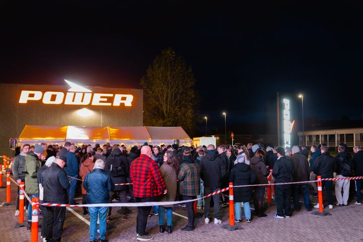 Over 500 kunder ventede i kø, da POWER Haderslev åbnede for første gang i dag kl. 07.00.