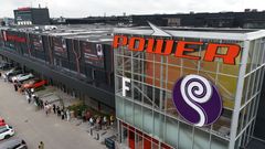 Knap 100 mennesker stod kort før klokken 9 i morges i kø foran POWER Odense i Rosengårdcentret. Anledningen var POWERs 10-årsjubilæum.