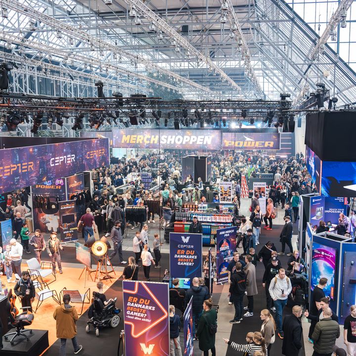 POWER har netop indgået en treårig aftale som partner i Gamebox Festival, som MCH Messecenter Herning står bag. En del af aftalen er, at elektronikkæden skal opbygge en "POWER City", som der ses her på billedet fra dette års Copenhagen Gaming Week.