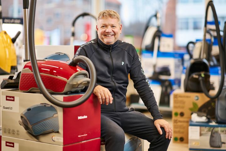 Den nuværende ejer af Hvidt & Frit-butikken i Nyborg, Jan Toftegaard, har besluttet, at butikken fra årsskiftet igen skal være en del af Punkt1-kæden. Samtidig overgår han til at være butiksbestyrer, når Jacob Bjerg Iversen fra Punkt1 i Odense pr. 1. januar overtager ejerskabet af Nyborg-butikken.