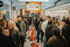 Der var kø i begge retninger, da POWER Fisketorvet åbnede i dag kl. 07.00.