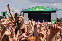 Muskelsvindfonden samler penge ind gennem Grøn Koncert og her er et billede af en scene fra Grøn med publiulum foran