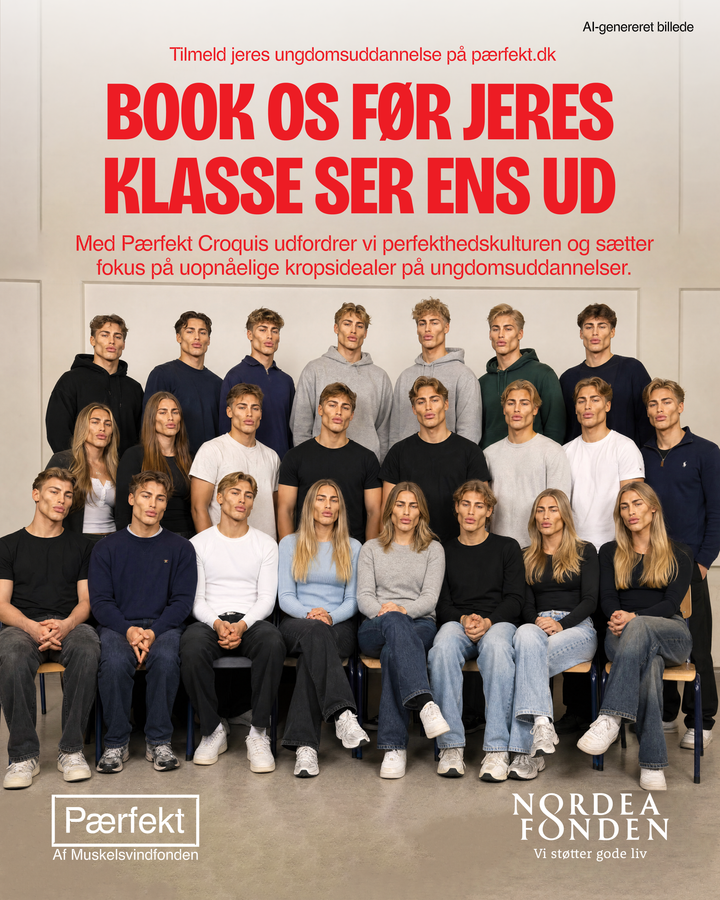 AI-genereret klassebillede, hvor elevernes ansigter er ens.