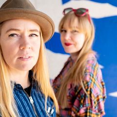 Stilen er akustisk pop med et touch af folk, og sangene er melodiske og nemme at synge med på, når Strawberry Blonde optræder på Knejpe Festival.