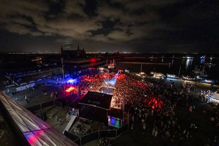 Nogle af Danmarks største hiphop-acts lige nu giver koncert på havnefronten ved Kulturværftet i Helsingør 22. august 2025.