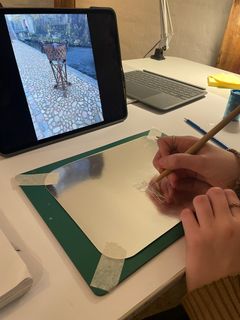 Billedskolens elever arbejder på udstillingen Aftryk af byen.