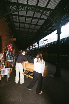 Forberelser kræver bl.a. udkig efter nyt genbrugt møblement.